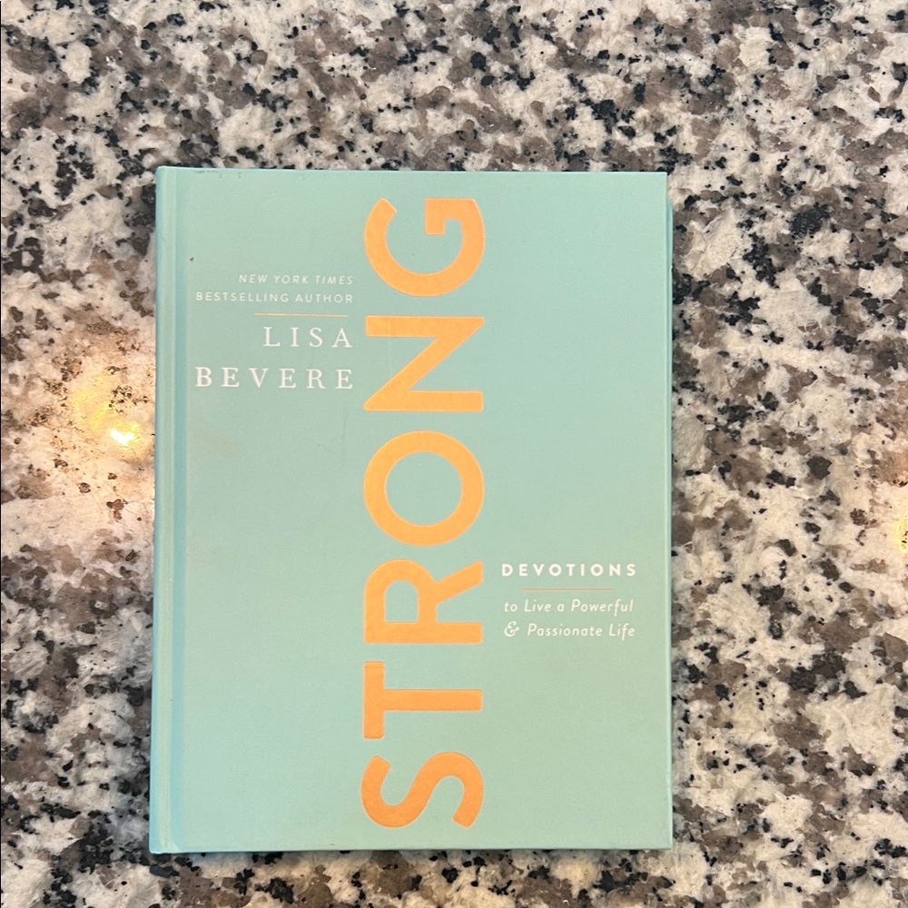 Lisa Bevere 'Strong' Devotions Book